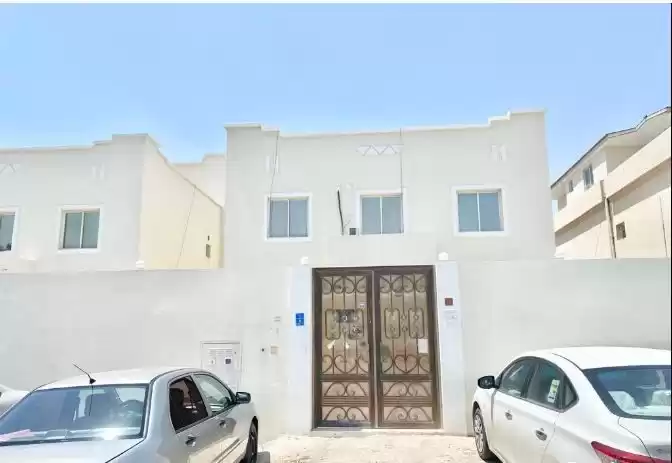 Residential Ready Property 1 Bedroom U/F Apartment  for rent in Doha #15286 - 1  image 
