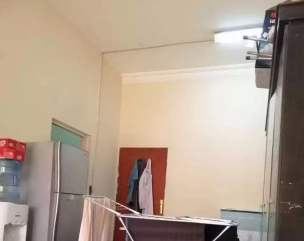 Жилой Готовая недвижимость 1 спальня Ж/Ж Квартира  в аренду в Доха #15340 - 1  image 