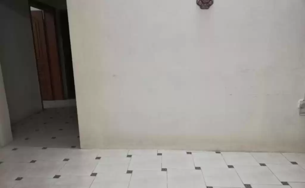 Wohn Klaar eigendom 2 Schlafzimmer U/F Wohnung  zu vermieten in Al Sadd , Doha #15341 - 1  image 