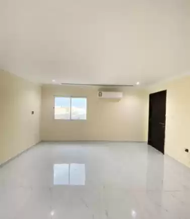 yerleşim Hazır Mülk 2 yatak odası U/F Apartman  kiralık içinde Doha #15350 - 1  image 
