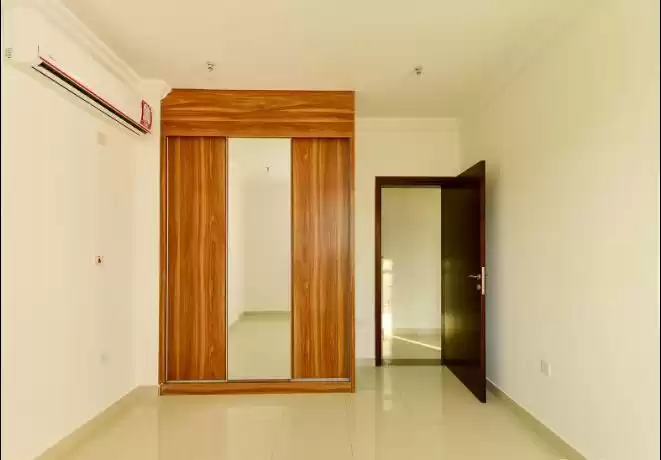 Residential Ready Property 3 Bedrooms U/F Apartment  for rent in Al Sadd , Doha #15365 - 1  image 