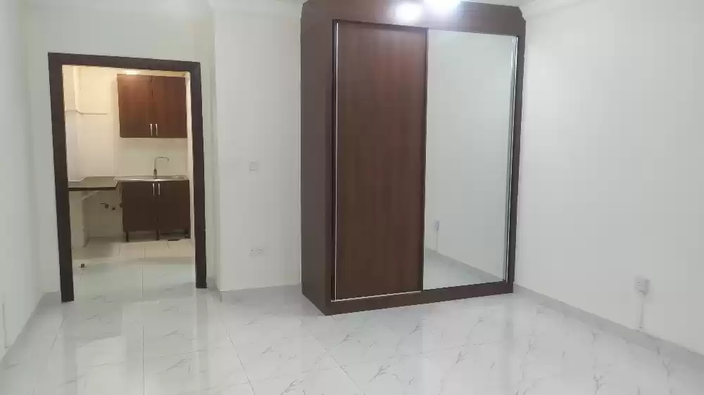 Residential Ready Property 1 Bedroom U/F Penthouse  for rent in Doha #15416 - 1  image 