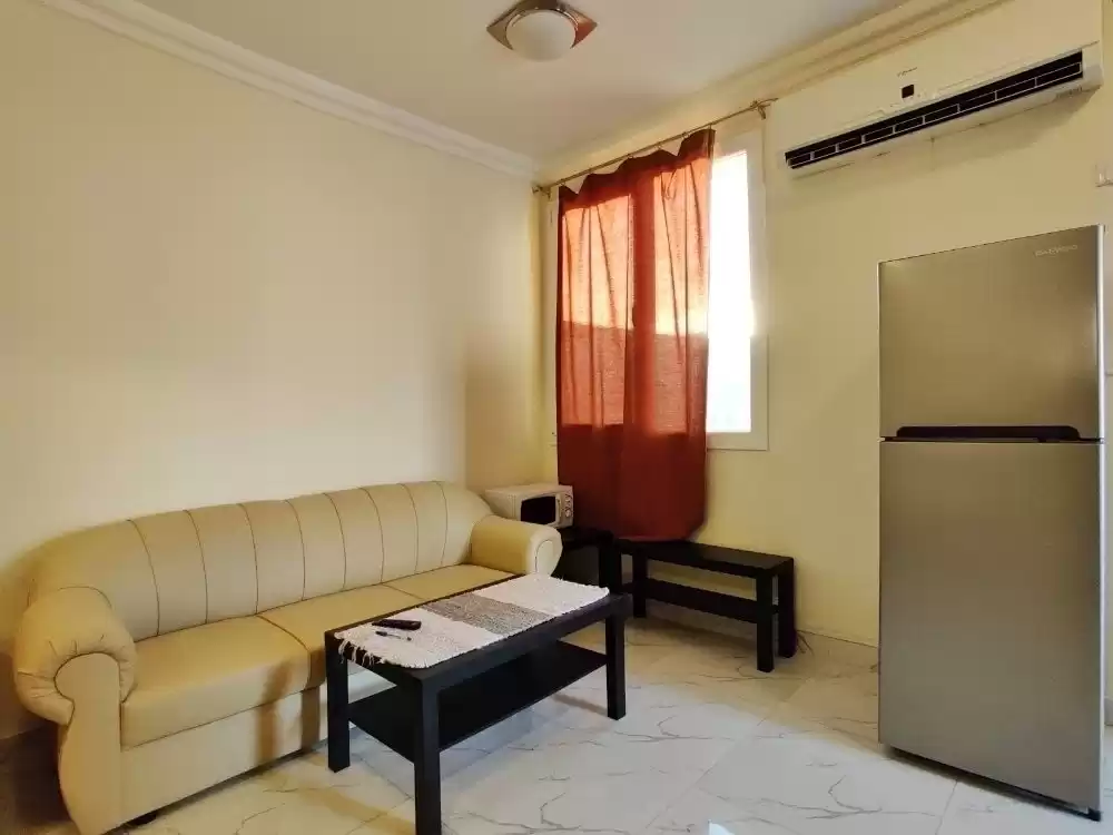 Residential Ready Property 1 Bedroom U/F Penthouse  for rent in Doha #15423 - 1  image 