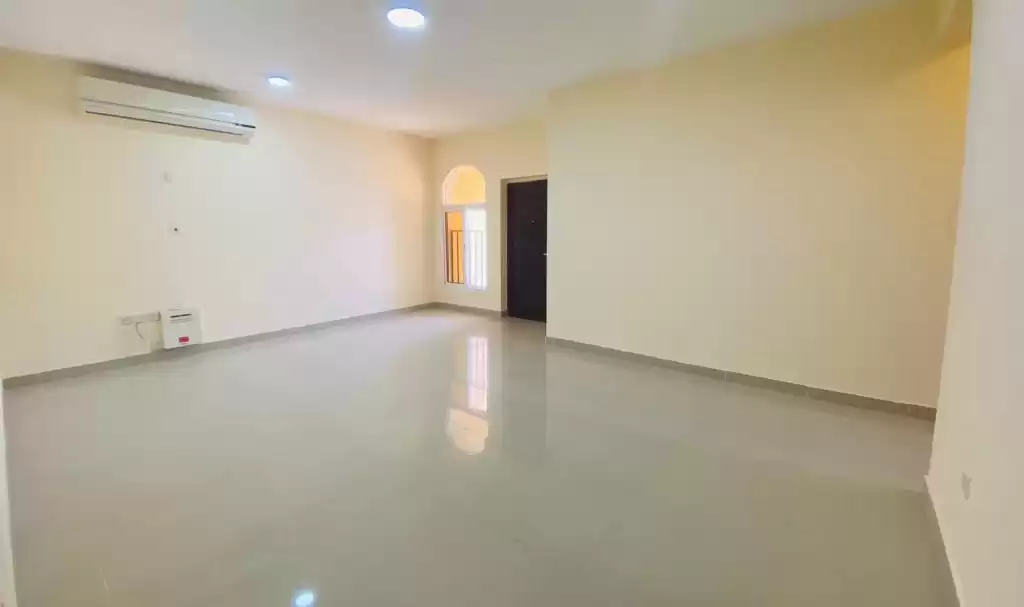 住宅 就绪物业 2 间卧室 U/F 公寓  出租 在 萨德 , 多哈 #15519 - 1  image 