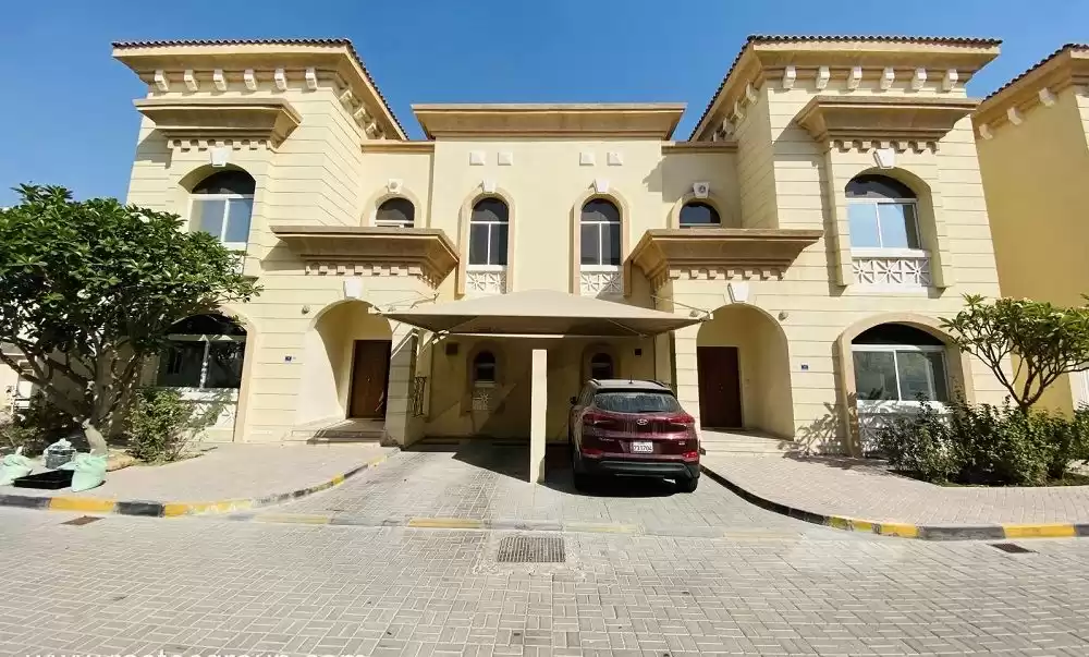 yerleşim Hazır Mülk 3 yatak odası U/F Site İçinde Villa  kiralık içinde Al Sadd , Doha #15521 - 1  image 