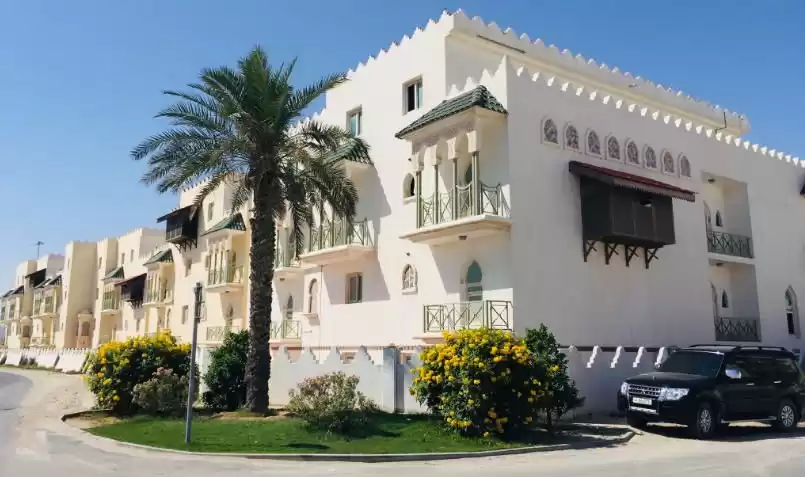 Residential Ready Property 2 Bedrooms U/F Apartment  for rent in Al Sadd , Doha #15530 - 1  image 