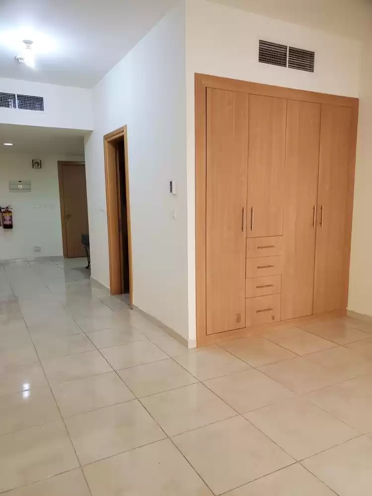 سكني عقار جاهز ستوديو غير مفروش شقة  للإيجار في السد , الدوحة #15574 - 1  صورة 