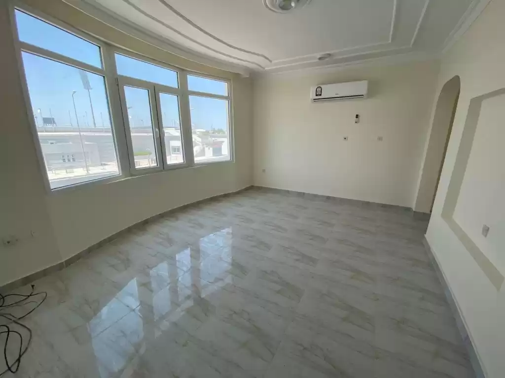 سكني عقار جاهز 4 غرف  غير مفروش فيلا  للإيجار في السد , الدوحة #15595 - 1  صورة 