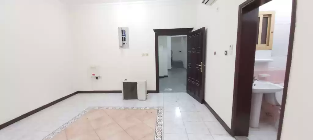 Residential Ready Property 2 Bedrooms S/F Apartment  for rent in Al Sadd , Doha #15613 - 1  image 