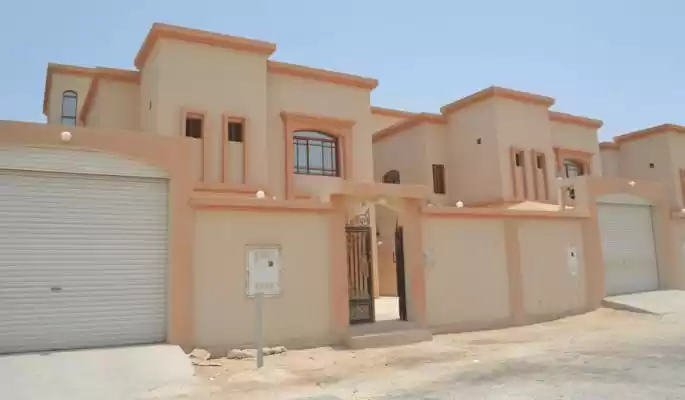 سكني عقار جاهز 6 غرف  غير مفروش فيلا في مجمع  للإيجار في السد , الدوحة #15621 - 1  صورة 