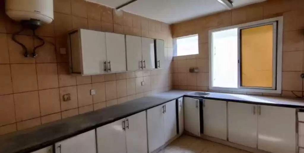 مسکونی املاک آماده 7+ اتاق خواب U/F اردوگاه کار  برای اجاره که در دوحه #15709 - 1  image 