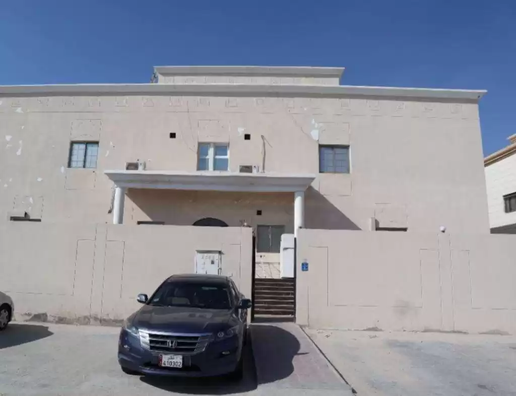 yerleşim Hazır Mülk 1 yatak odası U/F Apartman  kiralık içinde Al Sadd , Doha #15711 - 1  image 