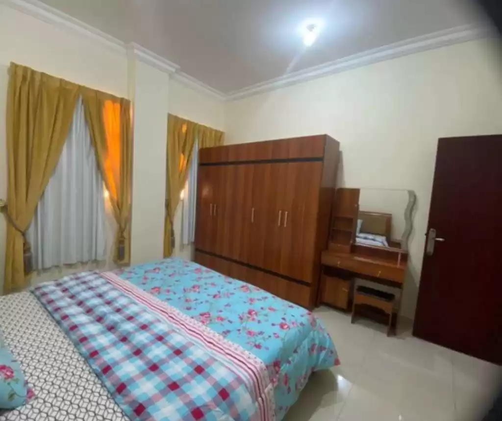 Residential Ready Property 2 Bedrooms F/F Apartment  for rent in Al Sadd , Doha #15720 - 1  image 