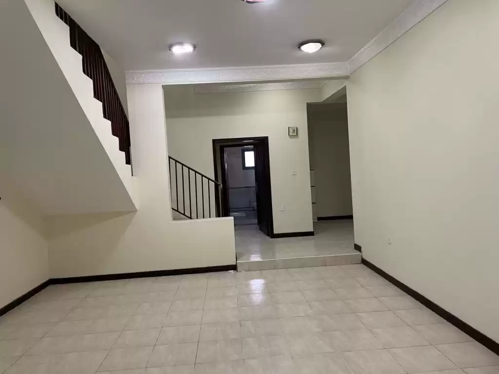 سكني عقار جاهز 5 غرف  غير مفروش فيلا  للإيجار في الدوحة #15724 - 1  صورة 