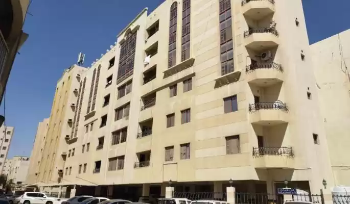 Wohn Klaar eigendom 3 Schlafzimmer U/F Wohnung  zu vermieten in Al Sadd , Doha #15749 - 1  image 