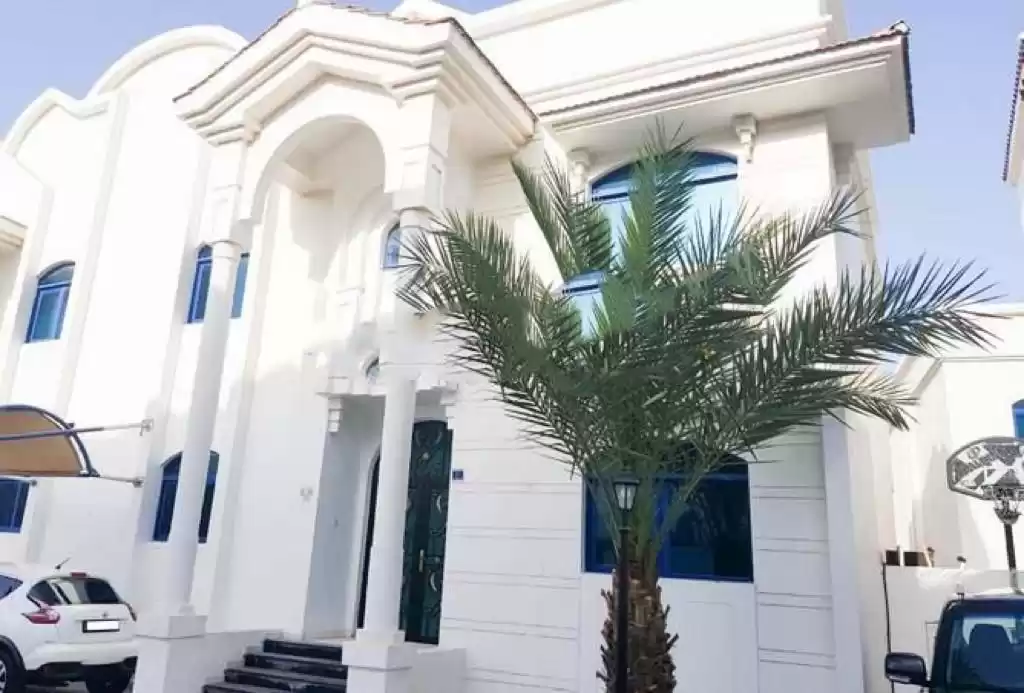 سكني عقار جاهز 5 غرف  نصف مفروش فيلا في مجمع  للإيجار في السد , الدوحة #15776 - 1  صورة 