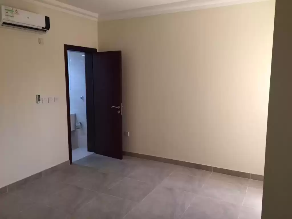Residential Ready Property 3 Bedrooms U/F Apartment  for rent in Al Sadd , Doha #15801 - 1  image 