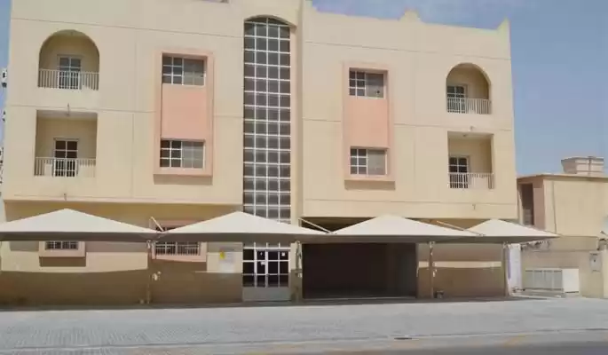 Residential Ready Property 3 Bedrooms U/F Apartment  for rent in Al Sadd , Doha #15811 - 1  image 