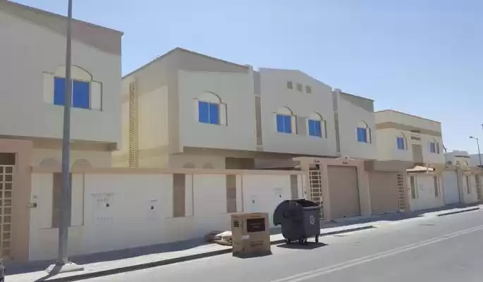 سكني عقار جاهز 6 غرف  غير مفروش فيلا  للإيجار في الدوحة #15819 - 1  صورة 