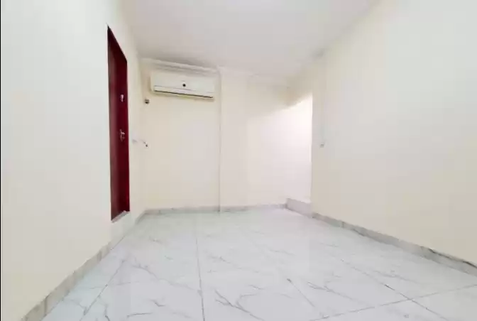 Wohn Klaar eigendom Studio U/F Wohnung  zu vermieten in Doha #15947 - 1  image 