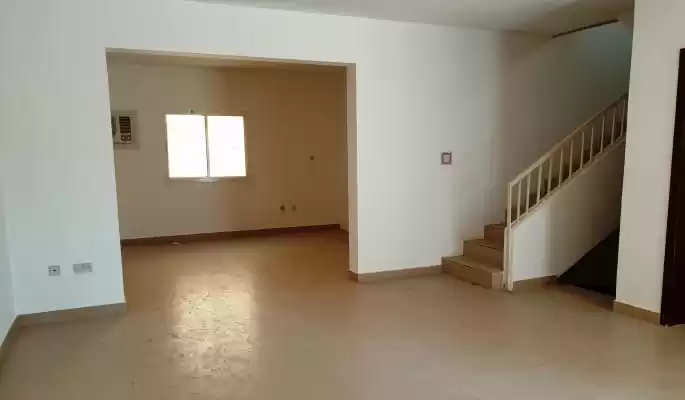 yerleşim Hazır Mülk 4 Yatak Odası U/F Müstakil Villa  kiralık içinde Al Sadd , Doha #15997 - 1  image 