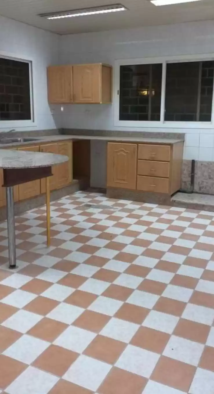 Residential Ready Property 4 Bedrooms U/F Apartment  for rent in Al Sadd , Doha #16099 - 1  image 
