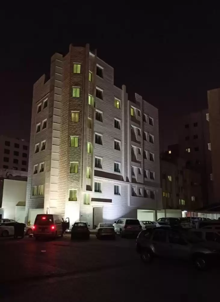 Residential Ready Property 3 Bedrooms S/F Apartment  for rent in Al Sadd , Doha #16160 - 1  image 