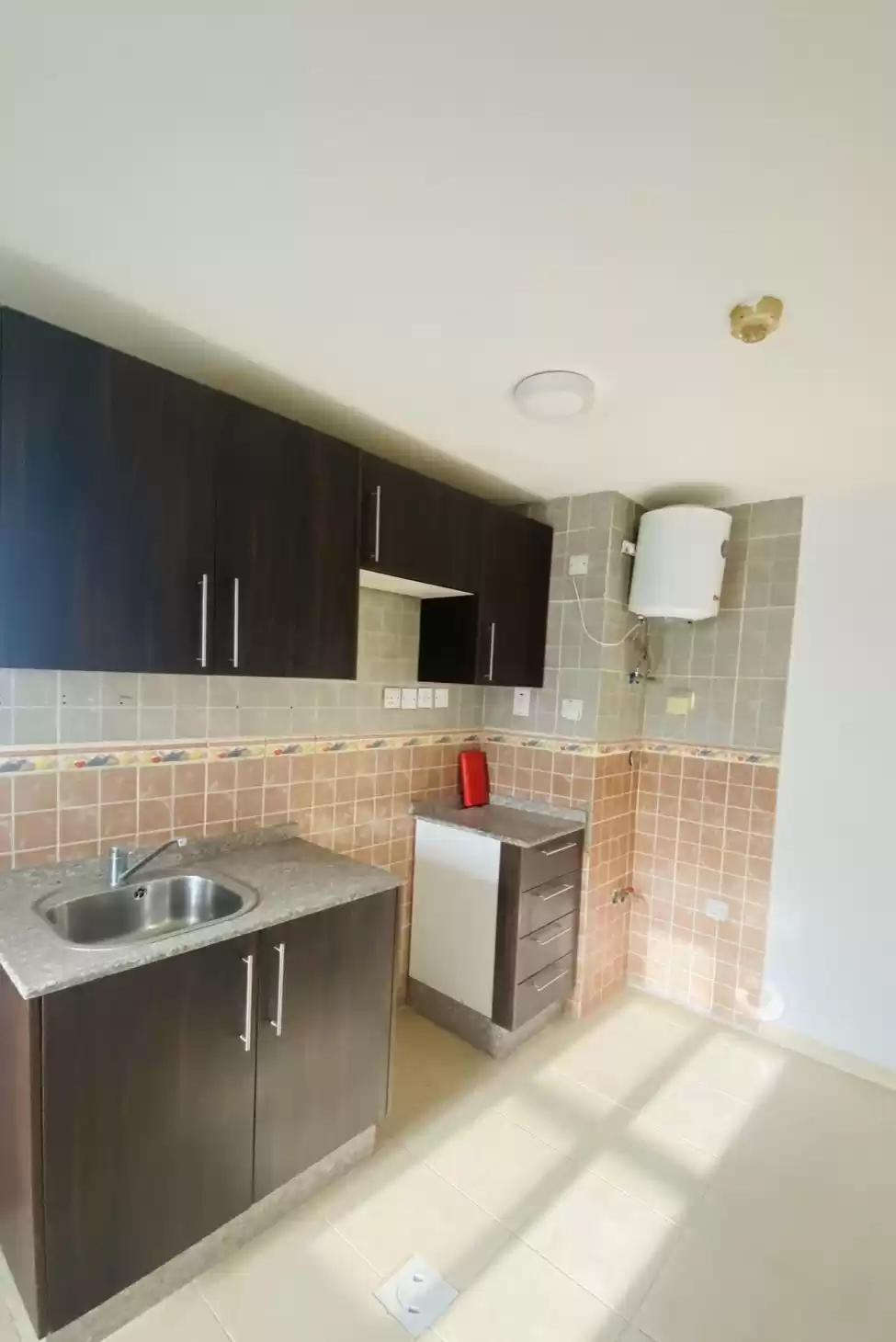 Wohn Klaar eigendom 1 Schlafzimmer U/F Wohnung  zu vermieten in Doha #16208 - 1  image 