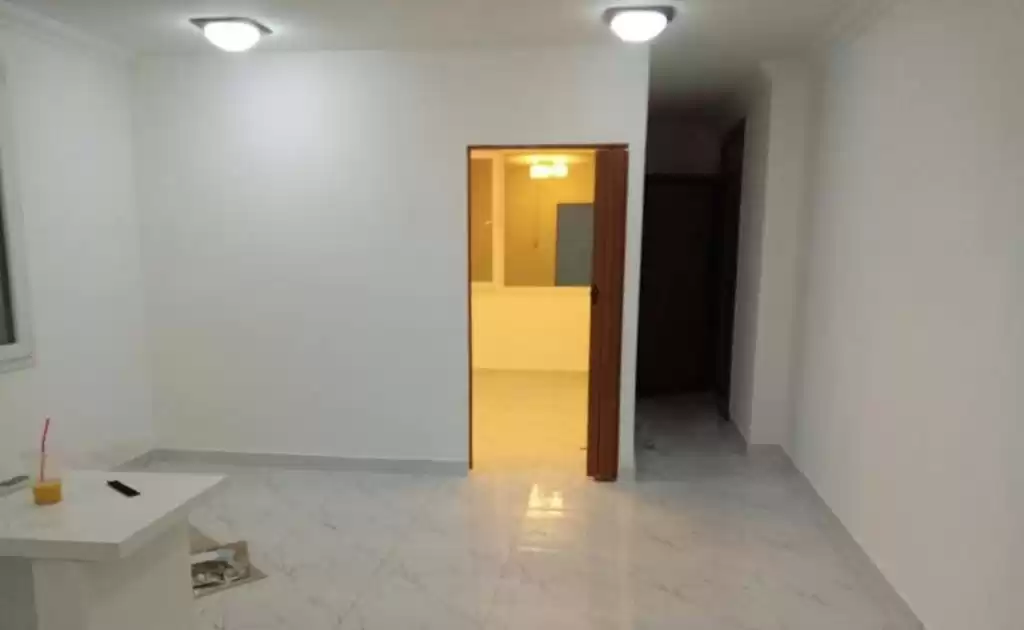Residential Ready Property 1 Bedroom U/F Apartment  for rent in Doha #16257 - 1  image 