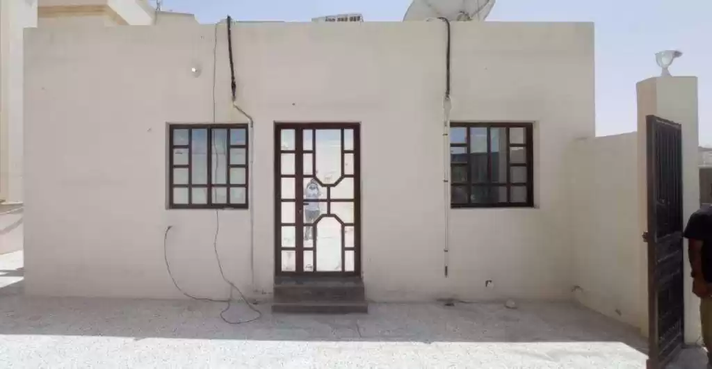 Residential Ready Property 2 Bedrooms U/F Apartment  for rent in Al Sadd , Doha #16276 - 1  image 