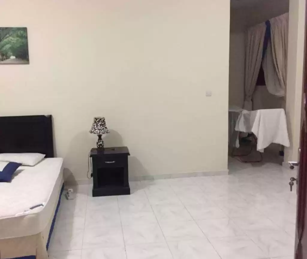 Residential Ready Property 1 Bedroom F/F Apartment  for rent in Doha #16277 - 1  image 