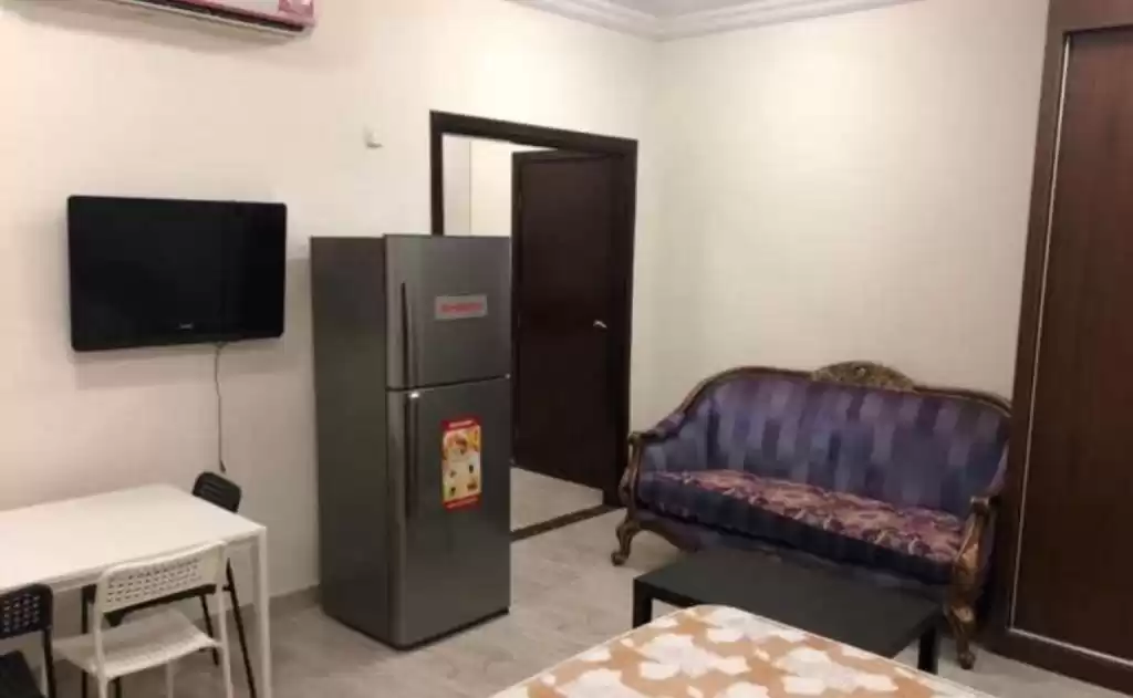 Жилой Готовая недвижимость 1 спальня Ж/Ж Квартира  в аренду в Доха #16295 - 1  image 
