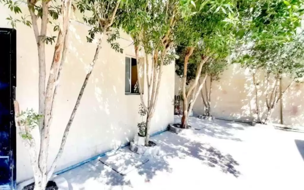Residential Ready Property 7+ Bedrooms U/F Apartment  for rent in Al Sadd , Doha #16338 - 1  image 