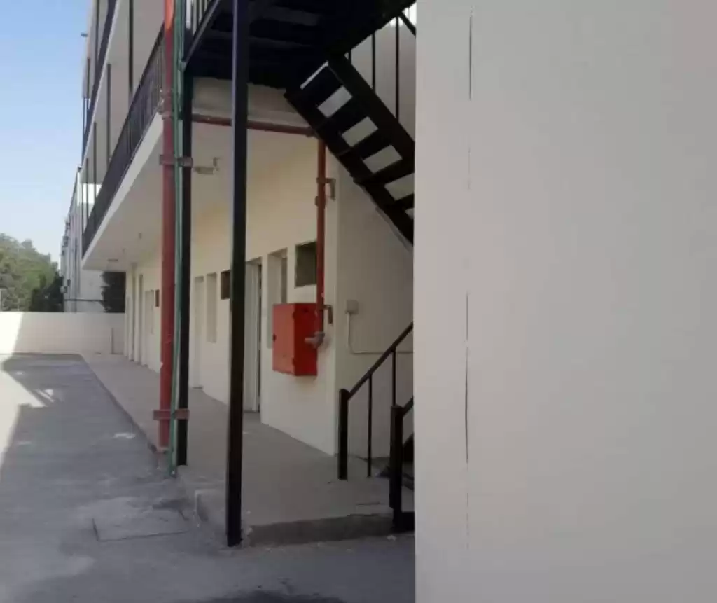 商业的 就绪物业 U/F 仓库  出租 在 萨德 , 多哈 #16356 - 1  image 