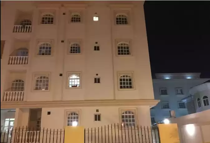 Residential Ready Property 3 Bedrooms U/F Apartment  for rent in Al Sadd , Doha #16384 - 1  image 