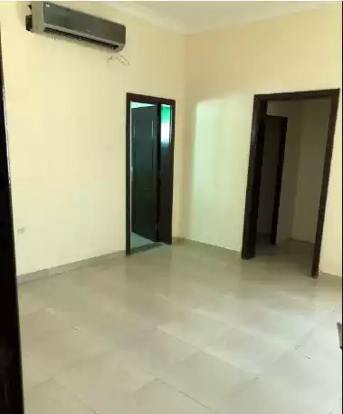 سكني عقار جاهز 1 غرفة  غير مفروش شقة  للإيجار في الدوحة #16393 - 1  صورة 