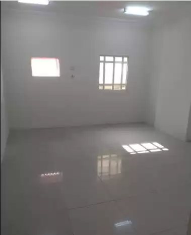 Residential Ready Property 3 Bedrooms U/F Apartment  for rent in Al Sadd , Doha #16399 - 1  image 