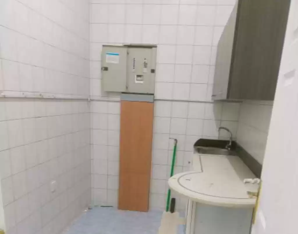 Wohn Klaar eigendom 1 Schlafzimmer U/F Wohnung  zu vermieten in Al Sadd , Doha #16430 - 1  image 