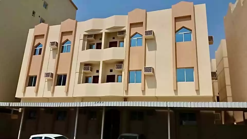 Wohn Klaar eigendom 2 Schlafzimmer U/F Wohnung  zu vermieten in Al Sadd , Doha #16460 - 1  image 