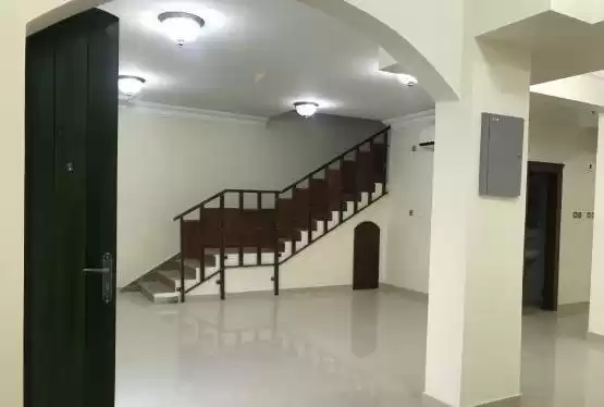 Résidentiel Propriété prête 6 chambres U / f Villa à Compound  a louer au Al-Sadd , Doha #16463 - 1  image 