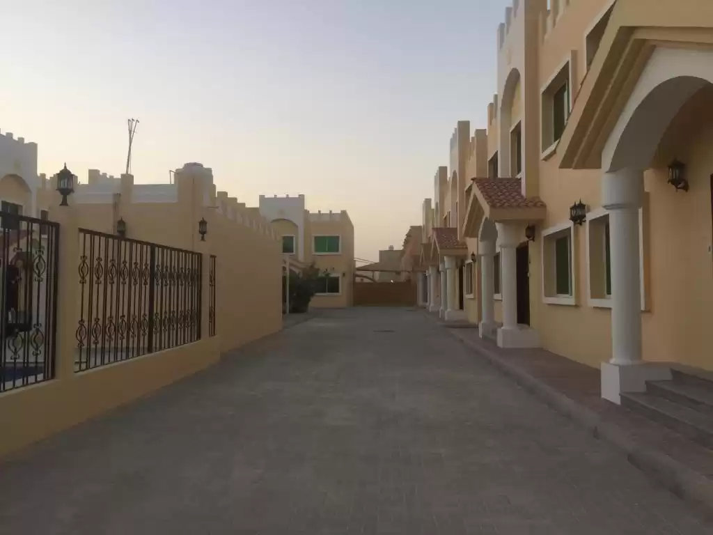 住宅 就绪物业 4 间卧室 U/F 大院别墅  出租 在 萨德 , 多哈 #16472 - 1  image 