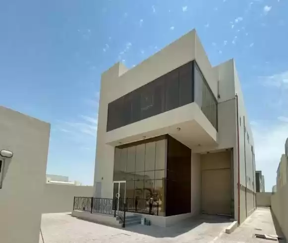 سكنية وتجارية عقار جاهز غير مفروش مستودع  للإيجار في الدوحة #16524 - 1  صورة 