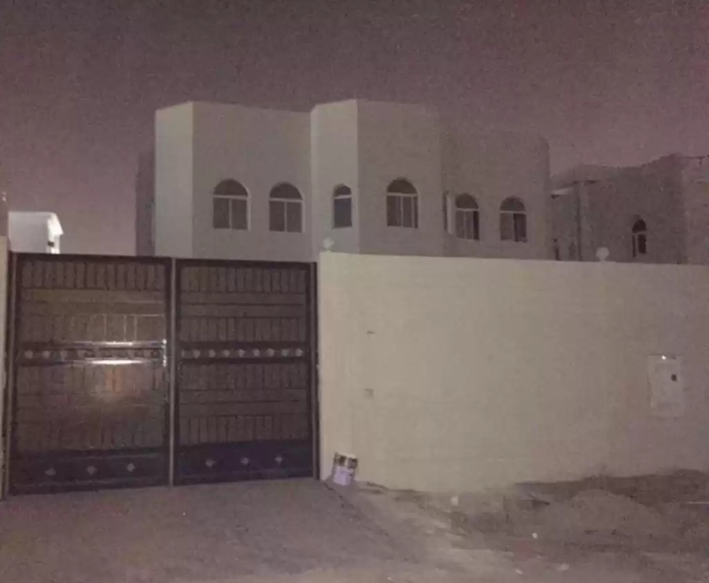 Residential Ready Property 1 Bedroom U/F Apartment  for rent in Al Sadd , Doha #16562 - 1  image 