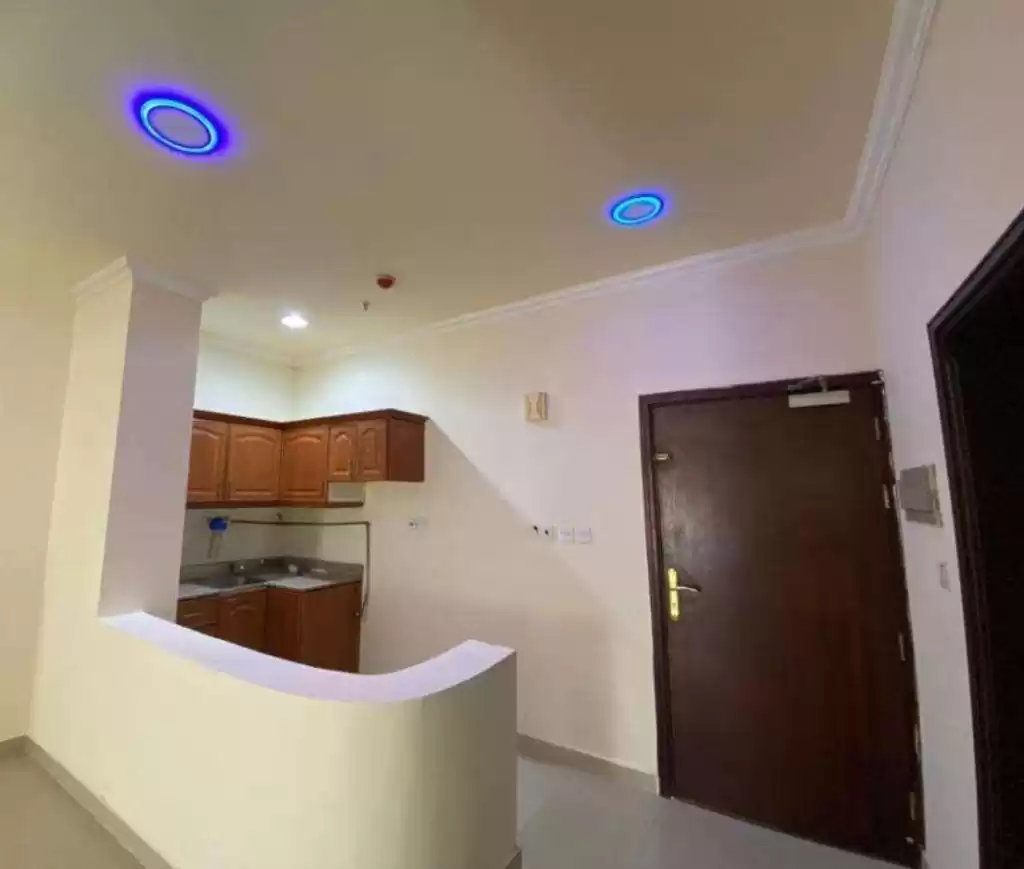 住宅 就绪物业 1 间卧室 U/F 公寓  出租 在 萨德 , 多哈 #16573 - 1  image 