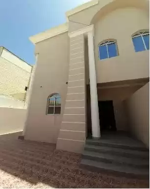 سكني عقار جاهز 1 غرفة  غير مفروش فيلا في مجمع  للإيجار في الدوحة #16628 - 1  صورة 