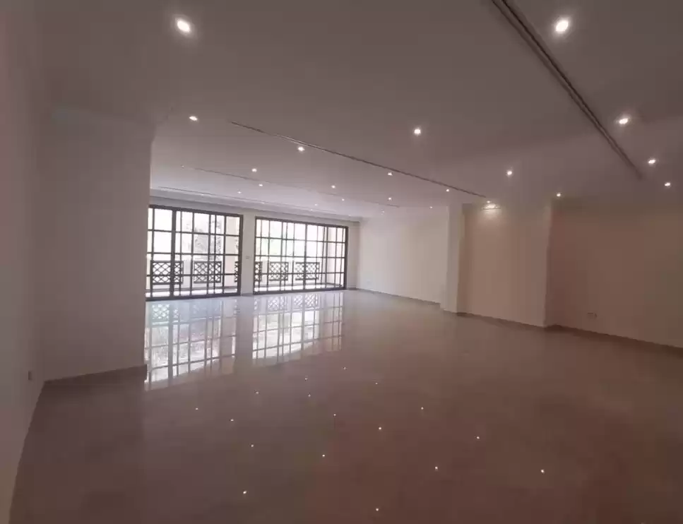 Residencial Listo Propiedad 4 + habitaciones de servicio S / F Villa en Compound  alquiler en Doha #16642 - 1  image 