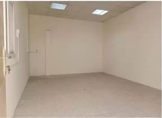 Wohn Klaar eigendom 5 Schlafzimmer U/F Alleinstehende Villa  zu vermieten in Al Sadd , Doha #16654 - 1  image 