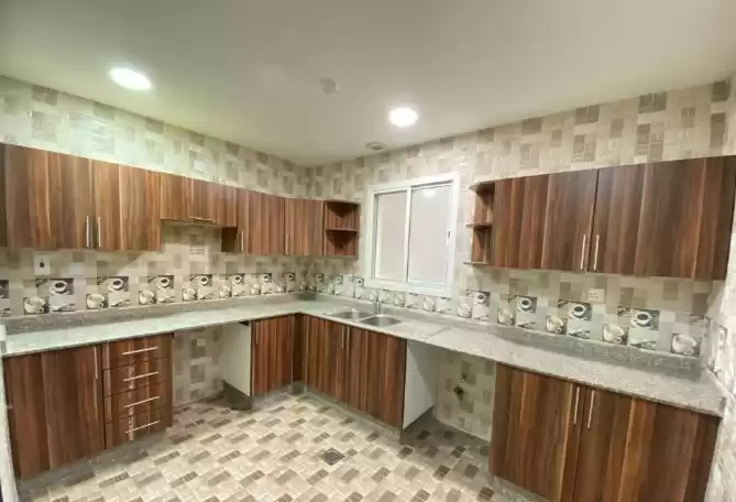 Residential Ready Property 2 Bedrooms U/F Apartment  for rent in Al Sadd , Doha #16667 - 1  image 
