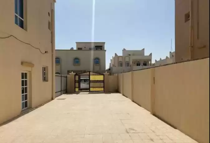 سكني عقار جاهز 3 غرف  مفروش شقة  للإيجار في السد , الدوحة #16701 - 1  صورة 