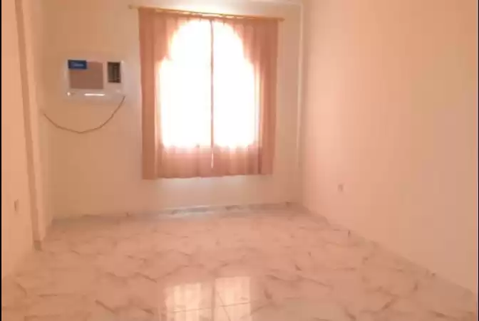 yerleşim Hazır Mülk 1 yatak odası U/F Apartman  kiralık içinde Al Sadd , Doha #16704 - 1  image 
